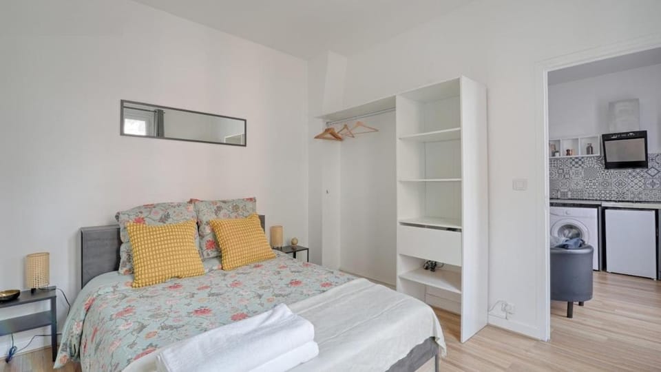 Flower's Power Apartment in Vitry-sur-Seine