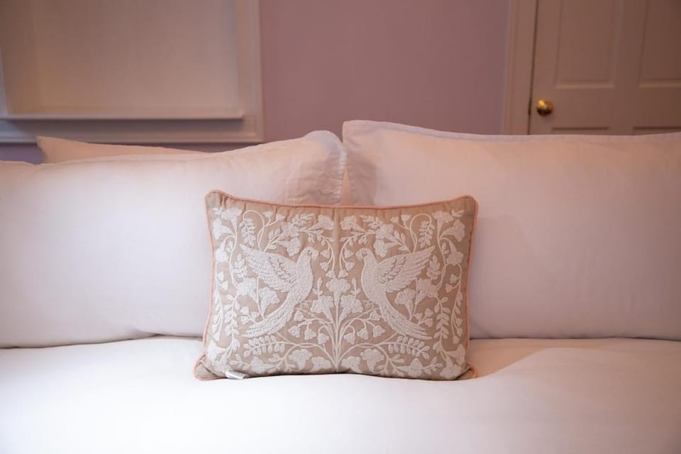 Bosch House Rosé - Lila Suite House in Savannah
