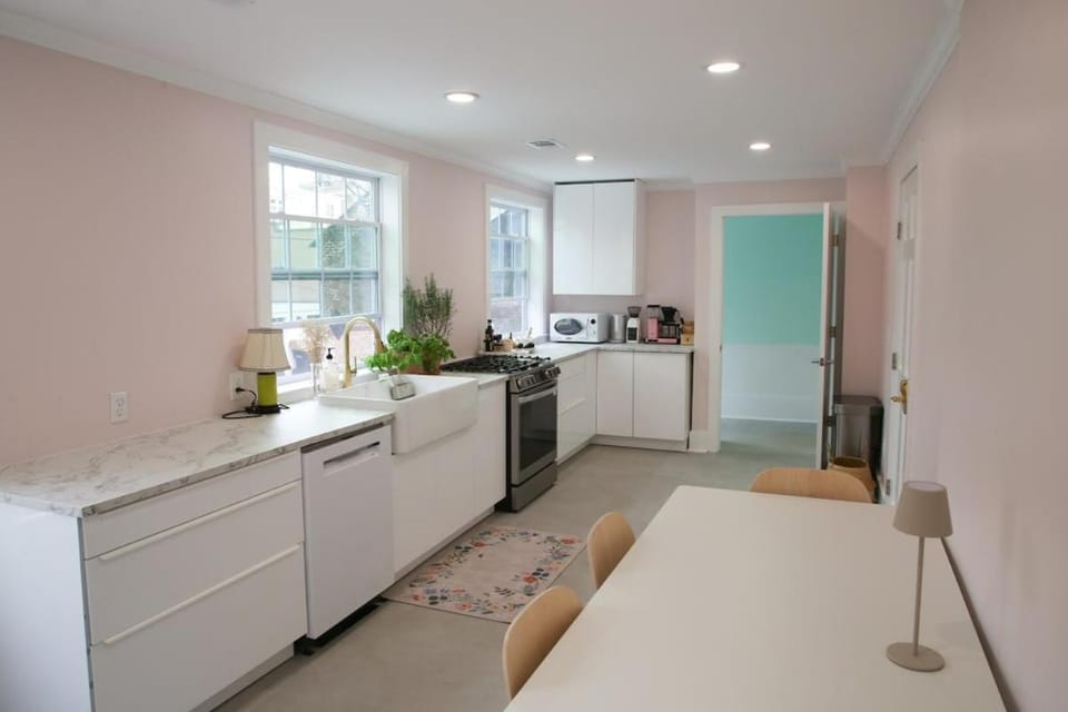 Bosch House Rosé - Lila Suite House in Savannah
