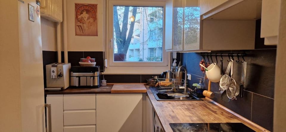 Coffee/tea facilities, Kitchen or kitchenette, Kitchen or kitchenette, stove