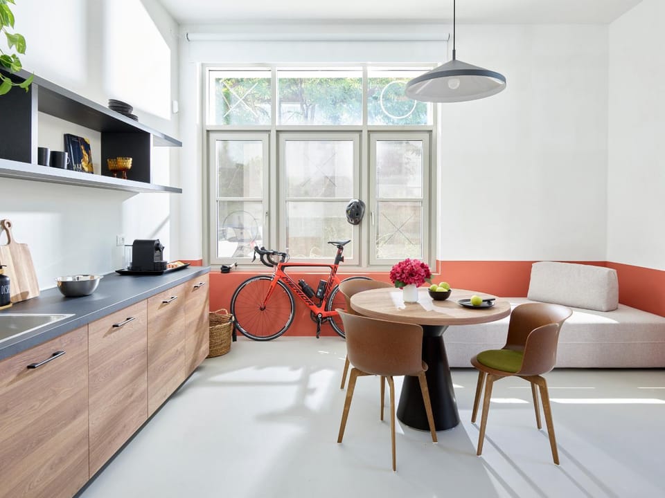 Kitchen or kitchenette, Seating area, Dining area