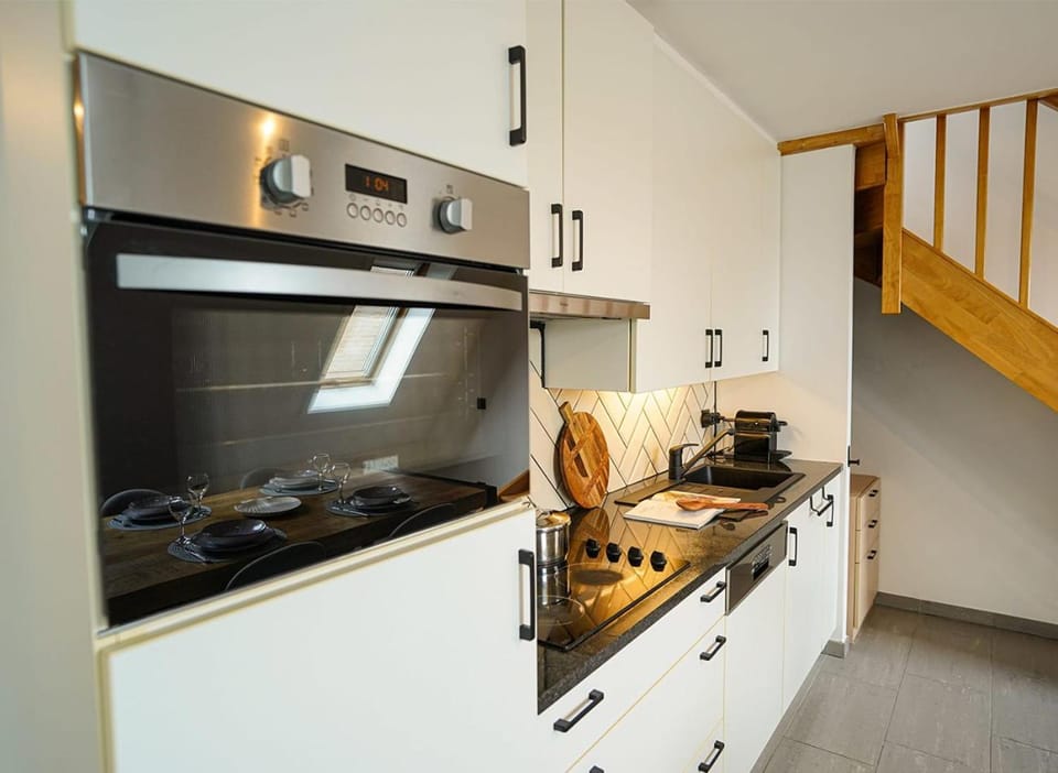 dishwasher, oven, stove, kitchen