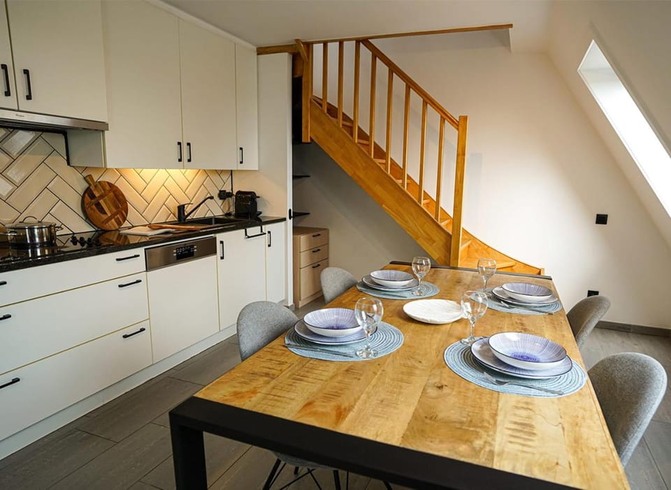 Dining area, kitchen
