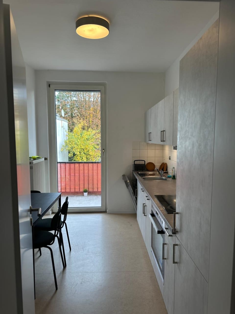 Kitchen or kitchenette, Dining area