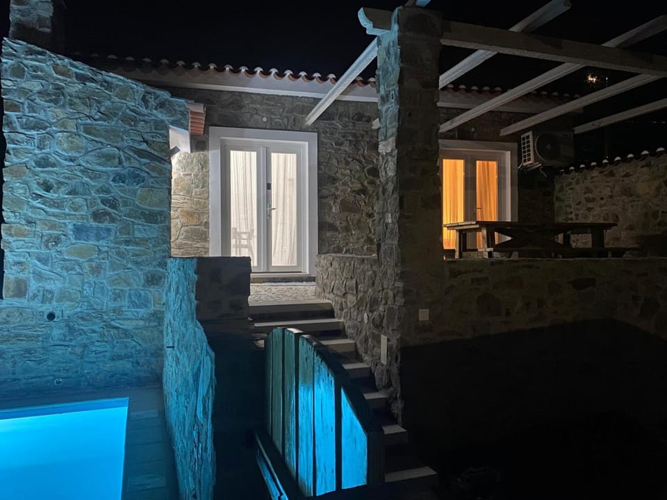 Facade/entrance, Night