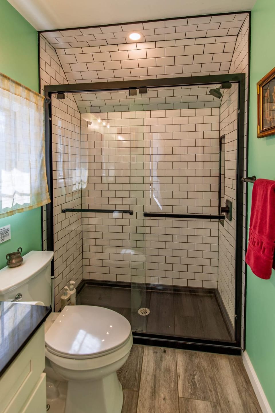 Private Renovated Apt w WasherDryer near dwntwn Apartment in Burlington