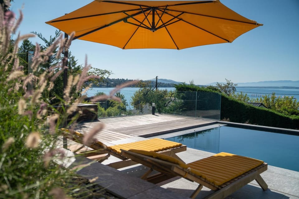 Day, Natural landscape, View (from property/room), Balcony/Terrace, Lake view, Pool view, Swimming pool, sunbed