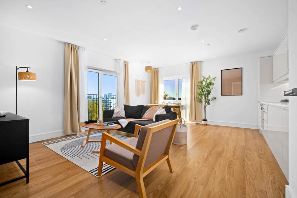 Kitchen or kitchenette, Seating area, Dining area