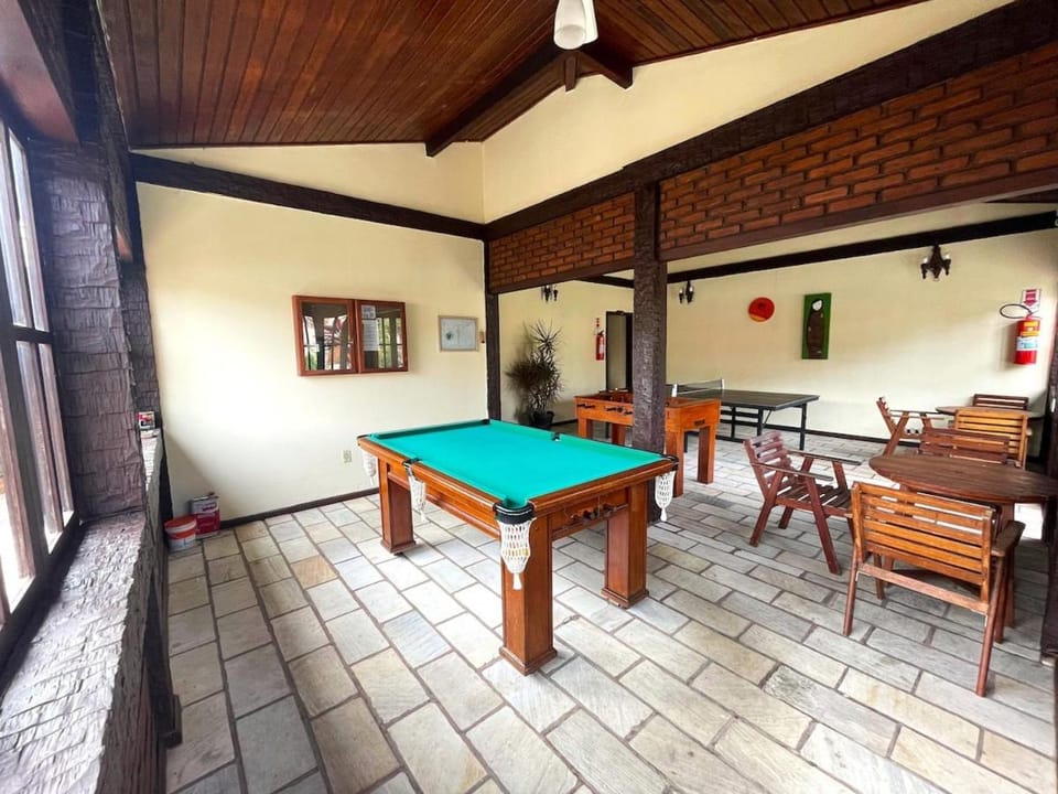 Billiard, Game Room
