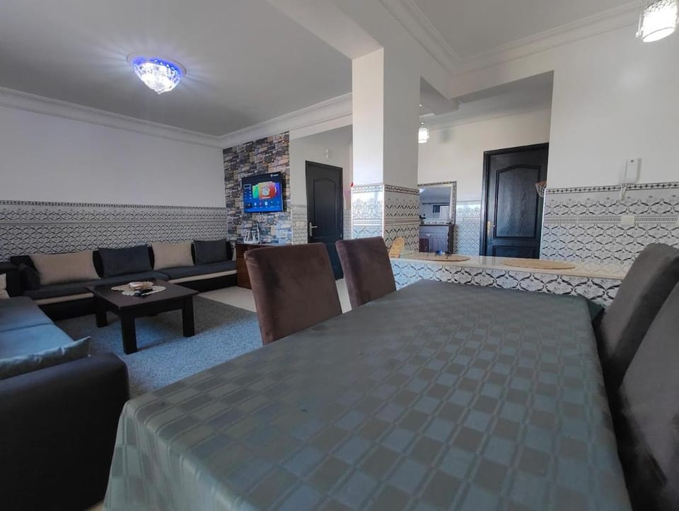 Ibn Batouta Football Stadium 2BR Appartment with Terrace, Fast Wifi, AC Apartment in Tangier
