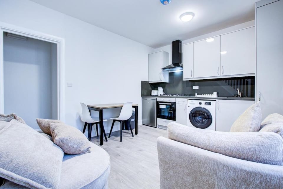 Cosy Flat close to Elizabeth Line Apartment in Ilford