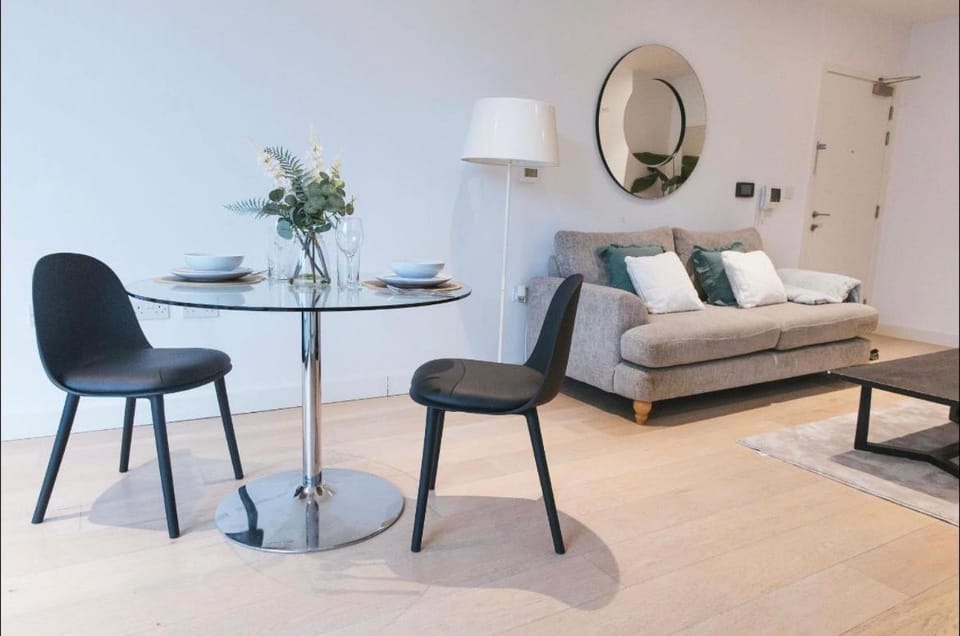 1 Bedroom apartment near Canning Town Apartment in London