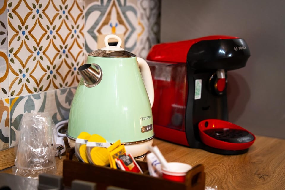 Coffee/tea facilities, kitchen