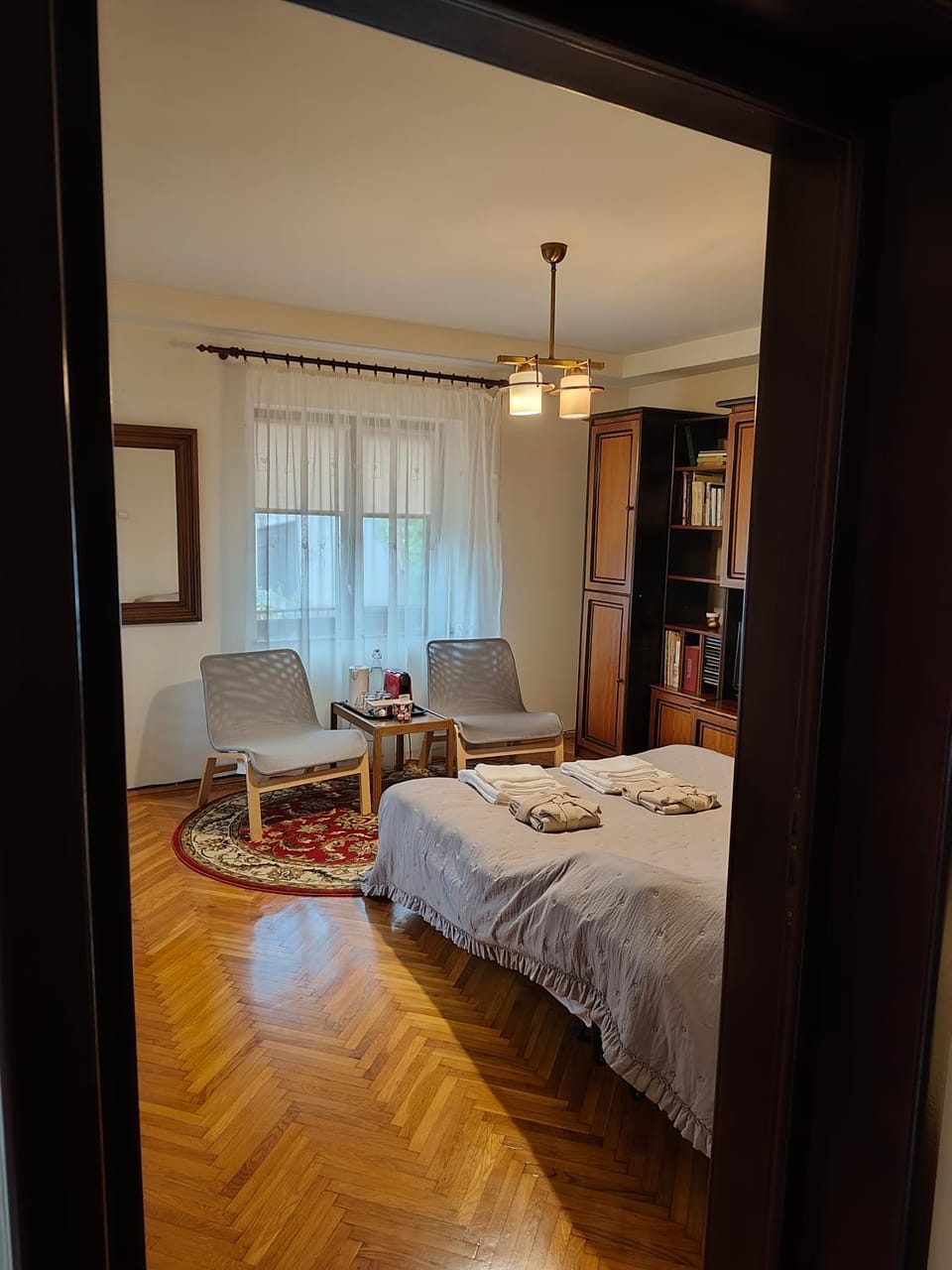 Bed, Seating area, Bedroom