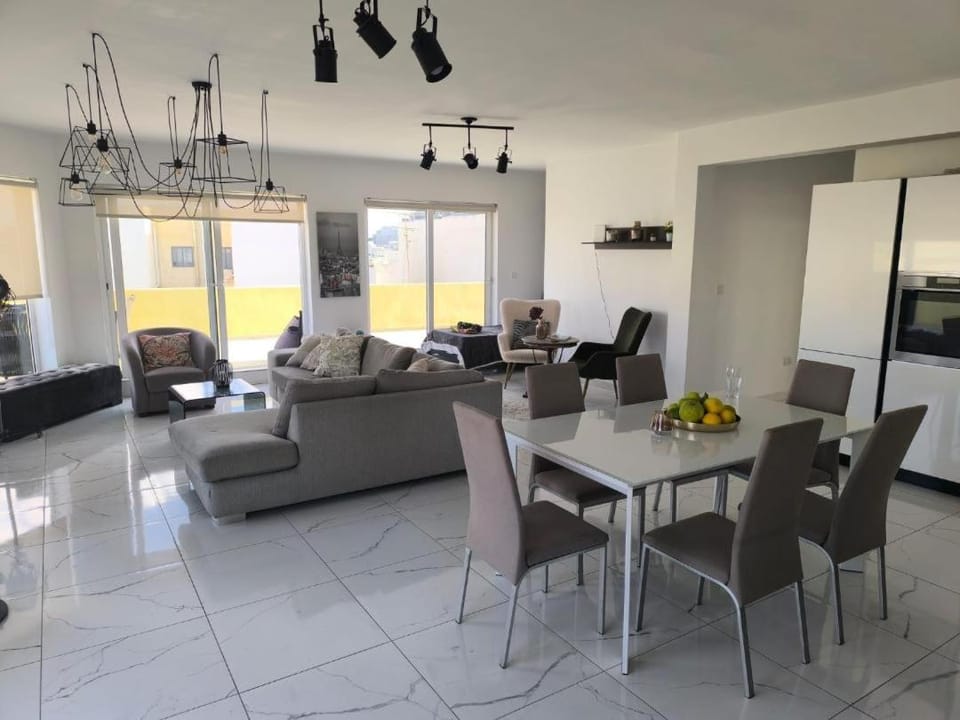 Renata's Three bedrooms Penthouse with Sea view Apartment in Malta