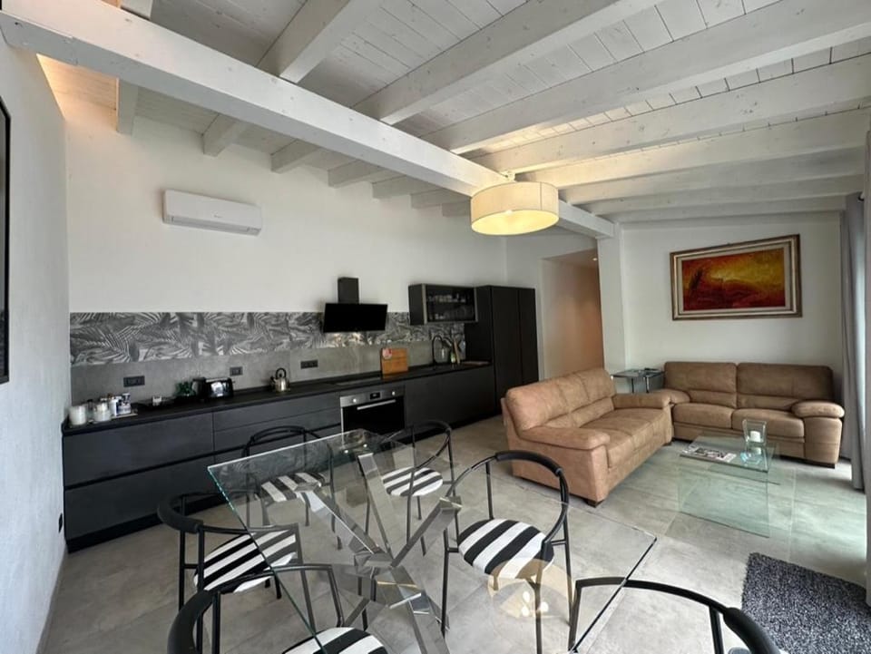 Kitchen or kitchenette, Living room, Seating area, air conditioner