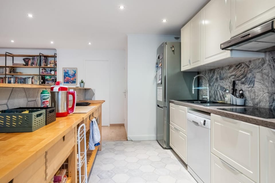 Kitchen or kitchenette, Living room