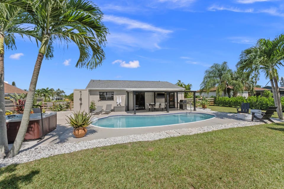 Property building, Garden, Swimming pool