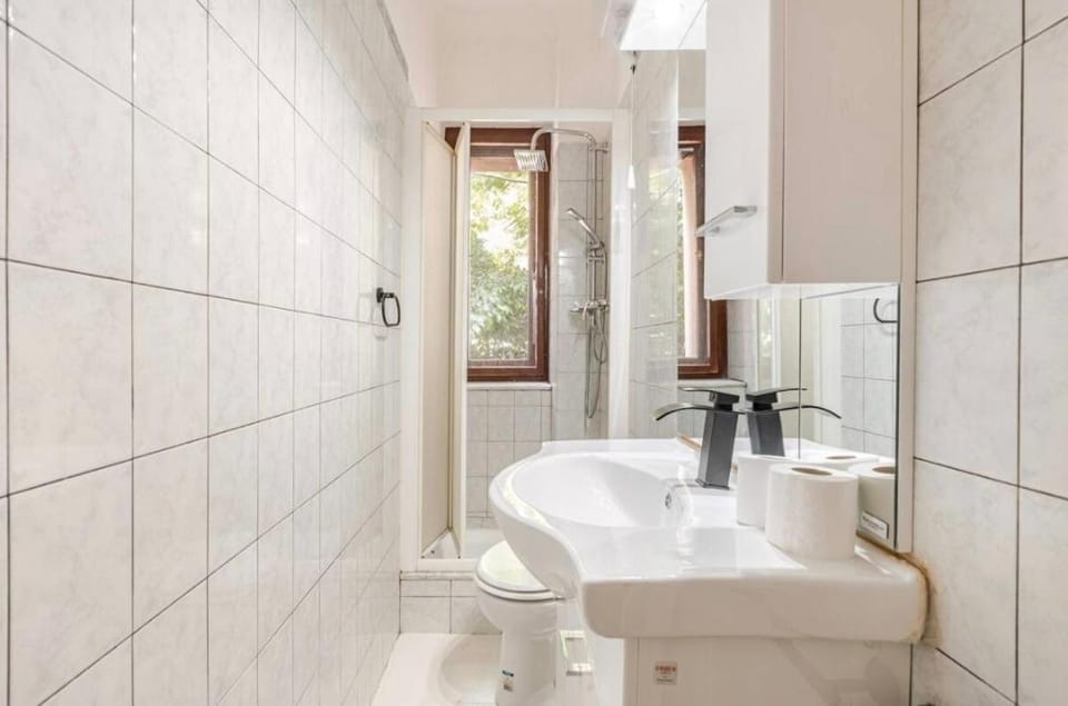 Shower, Toilet, Bathroom, hair dryier