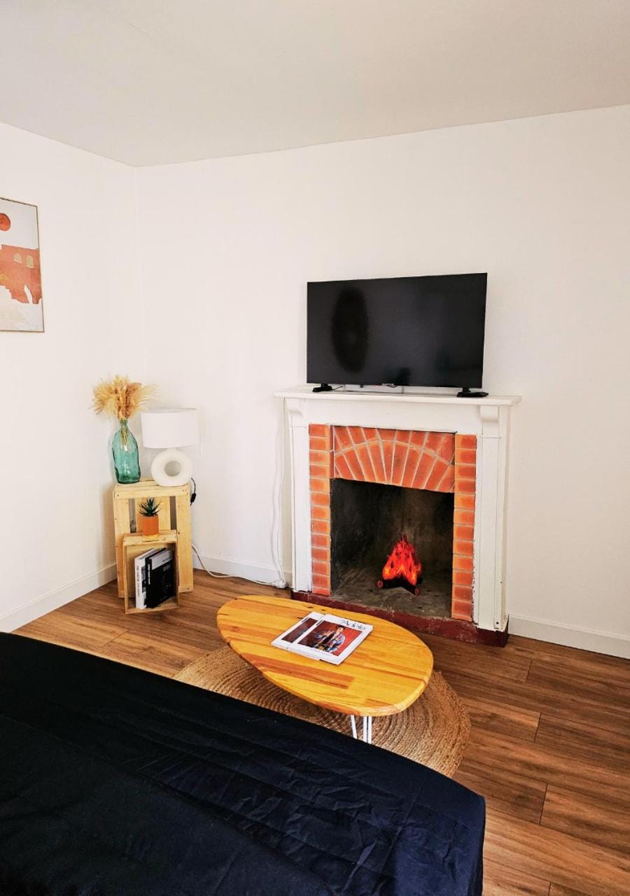 Bed, Seating area