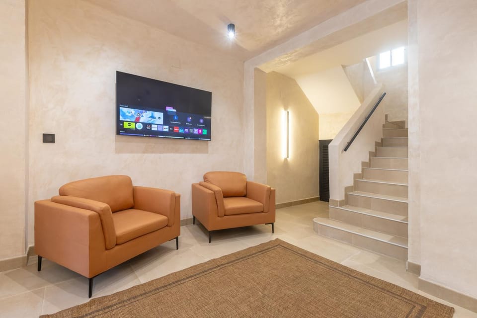 TV and multimedia, Living room, Seating area, air conditioner