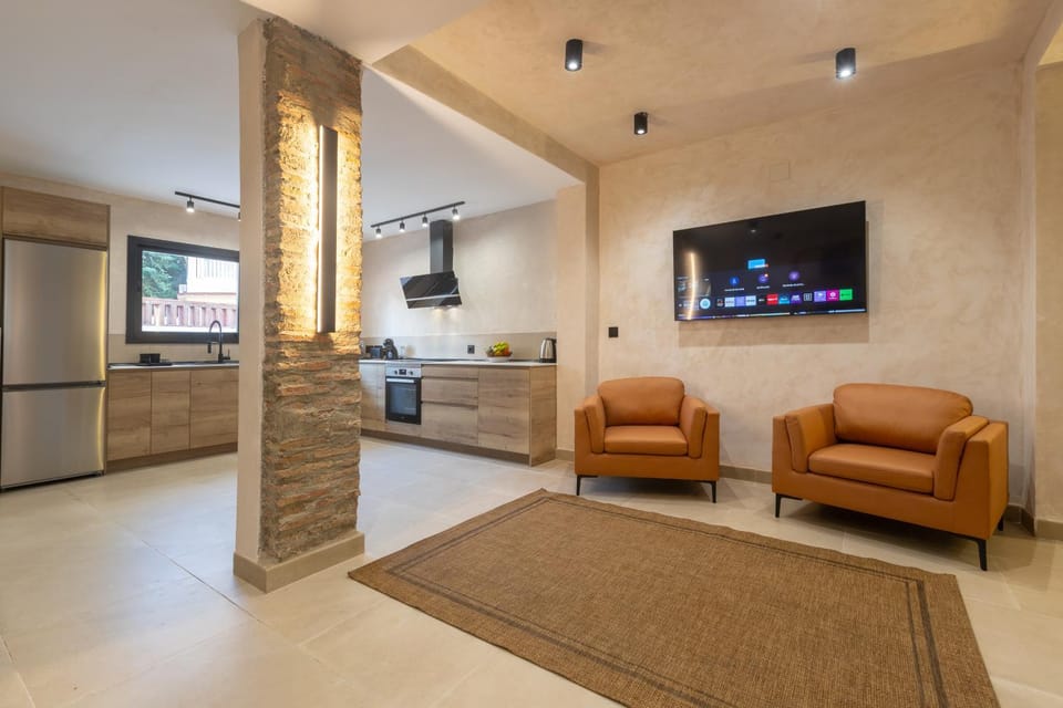 Communal lounge/ TV room, TV and multimedia, kitchen