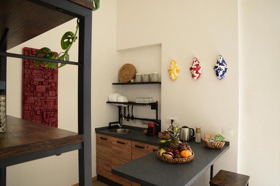 Restaurant/places to eat, Kitchen or kitchenette