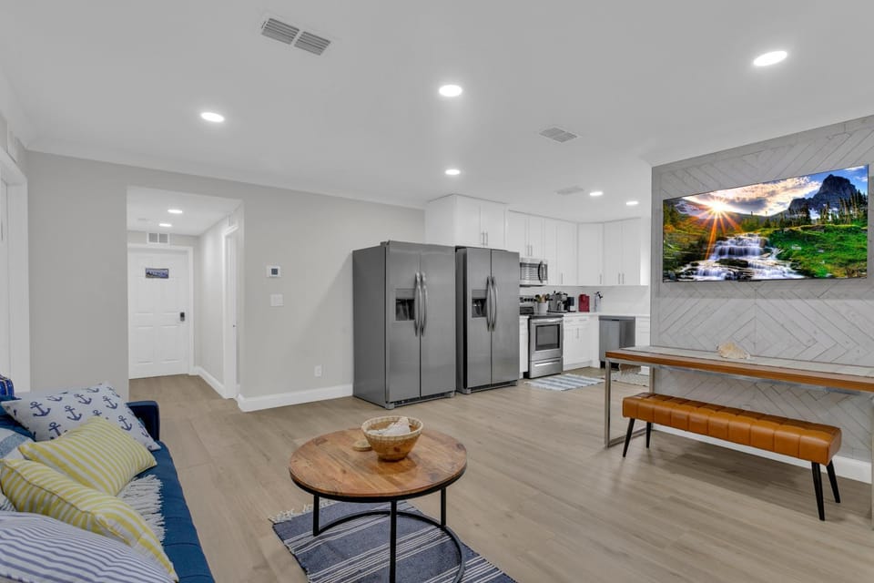 roomstr Delaware Room 1 Bedroom in South Tampa with Shared Full Bathroom & FREE COFFEE Bed and Breakfast in Tampa