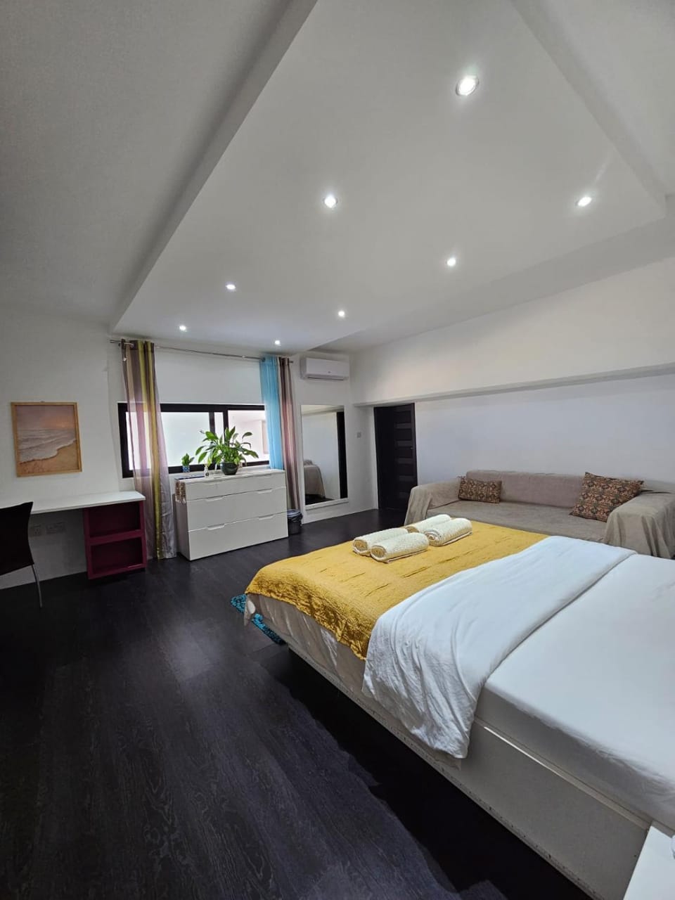 Bed, Photo of the whole room, Bedroom