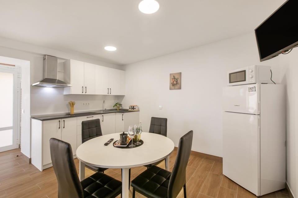 Property building, Kitchen or kitchenette, Living room