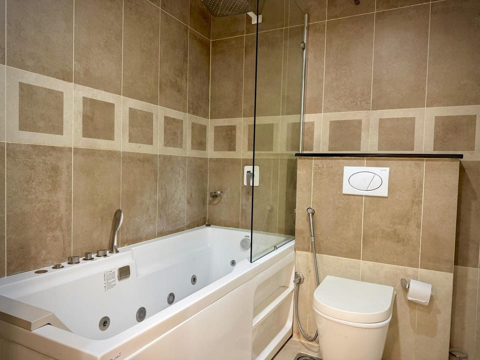 Shower, Hot Tub, Bathroom, Bath