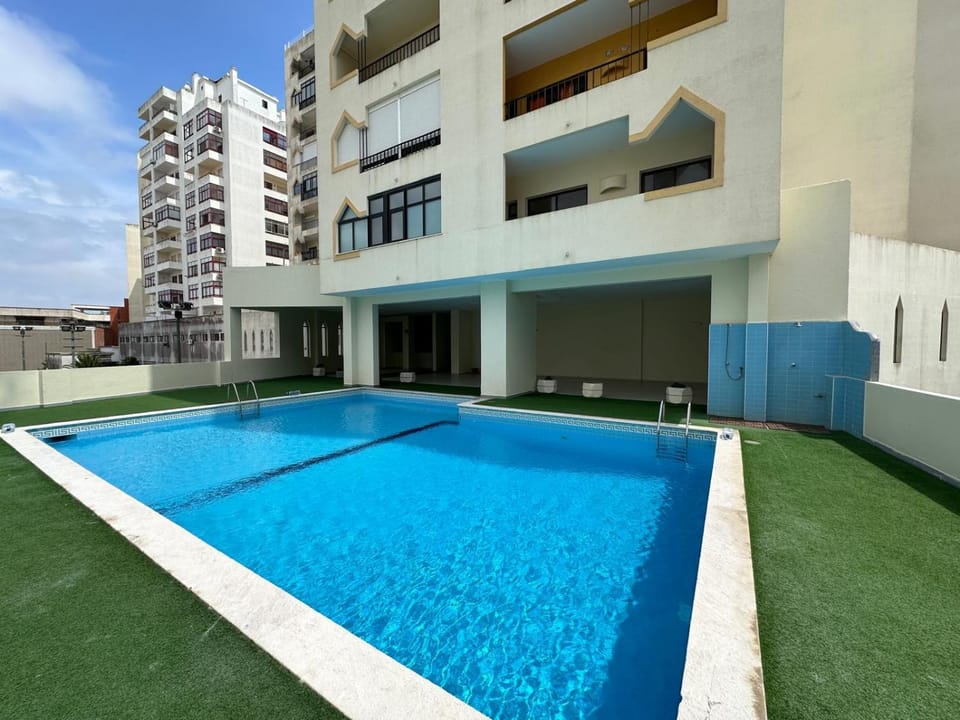 Property building, Day, Swimming pool