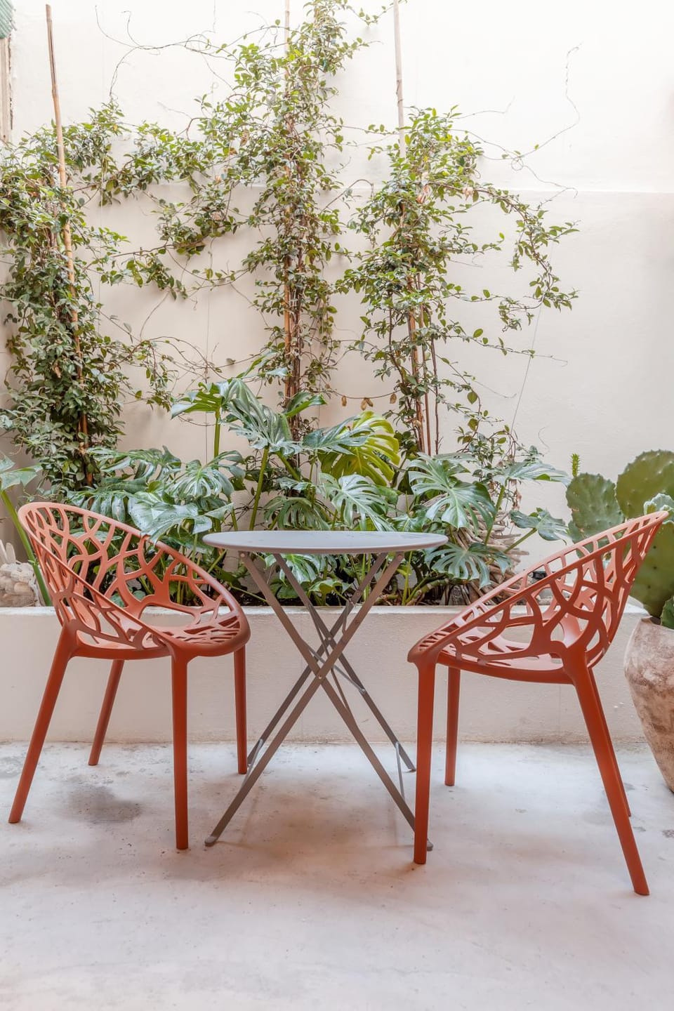 Patio, Spring, Day, Garden, Living room, Seating area, Dining area, Garden view