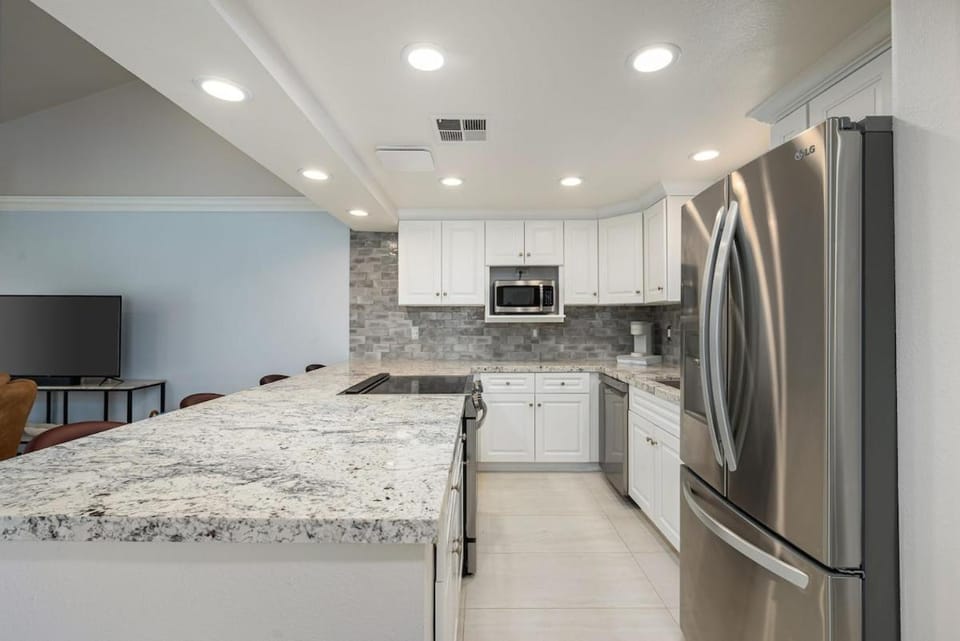 Renovated Desert Escape - Steps Away from Pool Apartment in Palm Desert