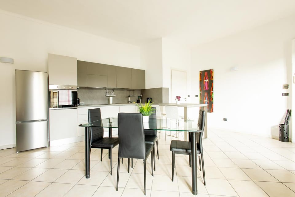 Kitchen or kitchenette, Living room, Seating area, Dining area, oven, stove