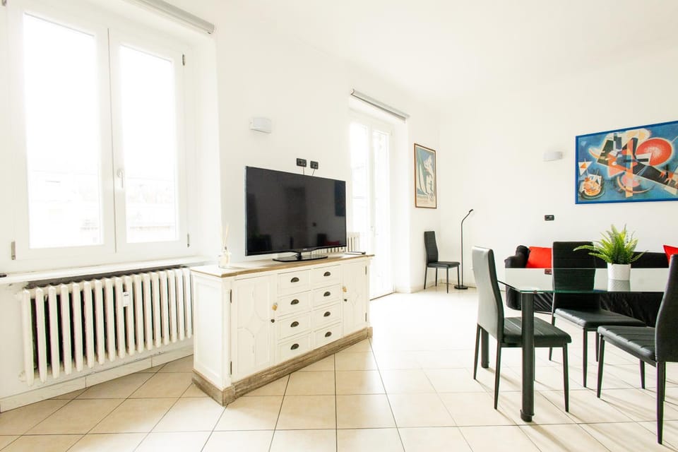 Communal lounge/ TV room, TV and multimedia, Living room, Dining area