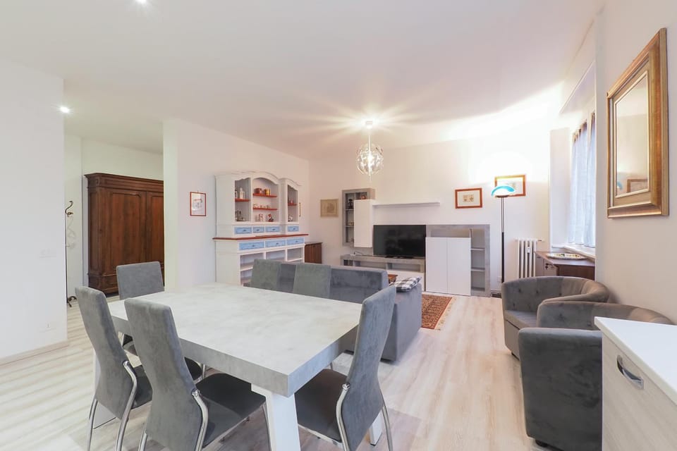 Living room, Dining area, internet