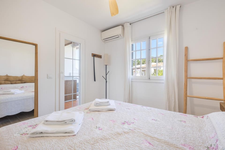 Property building, Living room, Bedroom