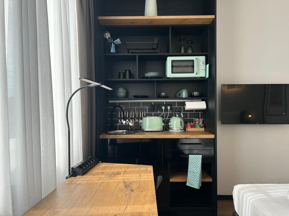 Coffee/tea facilities, Kitchen or kitchenette, microwave, minibar, toaster