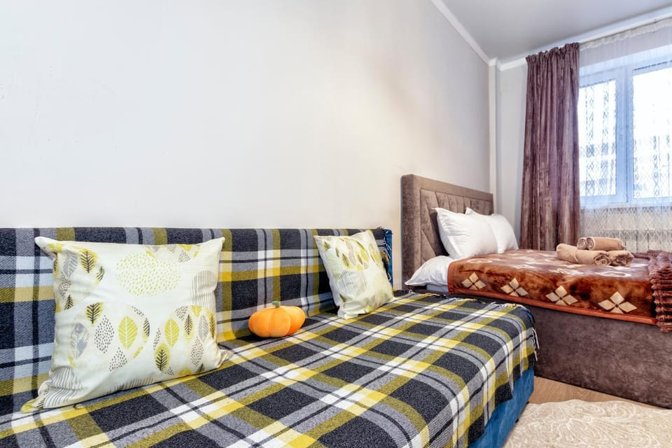 Bed, Living room, Food and drinks, Photo of the whole room, Seating area, Bedroom
