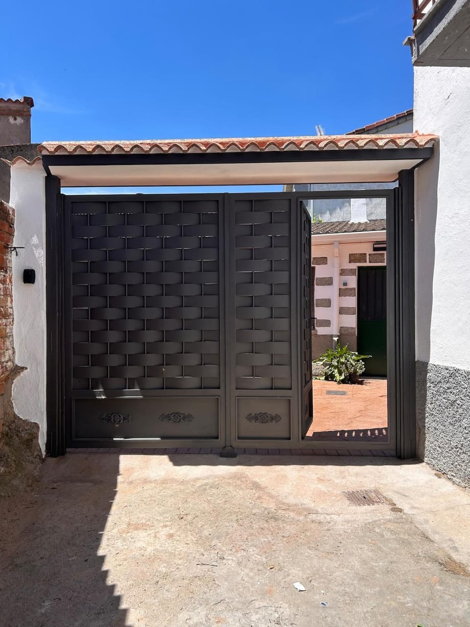 Facade/entrance