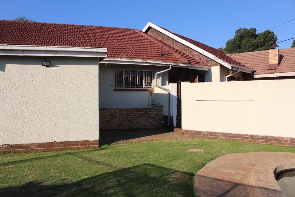 Macum Cozy Suites Florida Park Apartment in Roodepoort
