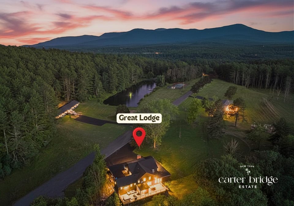 Property building, Natural landscape, Bird's eye view, Garden, Hiking, Lake view, Mountain view, Sunset