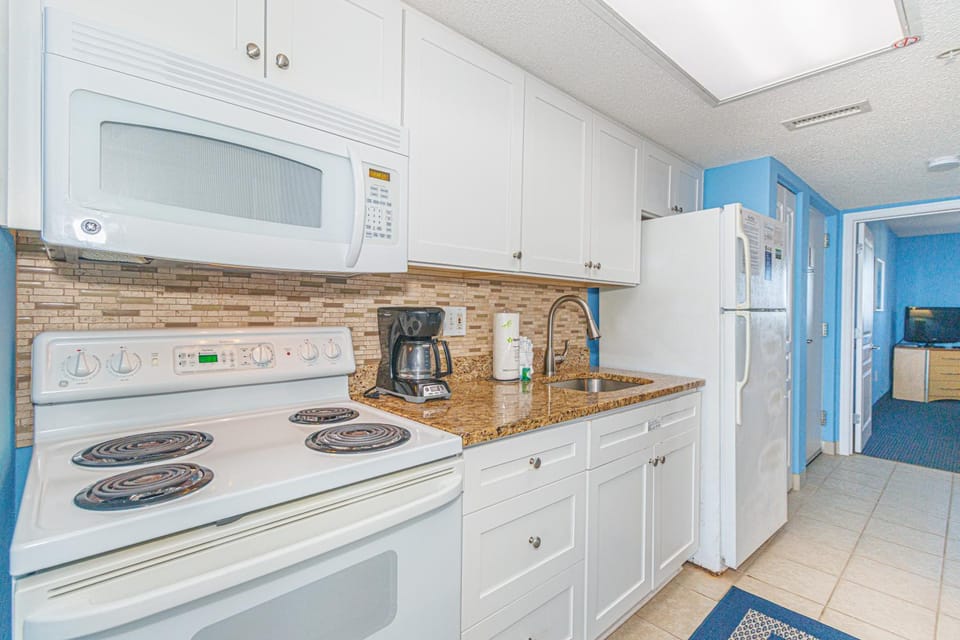 Spacious 1 BR Condo-Breathtaking Oceanfront Views! Bay Watch 706 House in Atlantic Beach