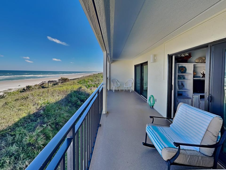Day, Natural landscape, Balcony/Terrace, Seating area, Beach, Sea view