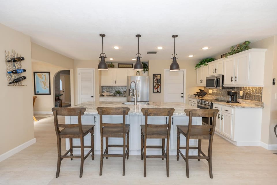 Pet Friendly, Private Pool, Boating easy to get out to Charlotte Harbor, Close to activates and beach life House in Port Charlotte