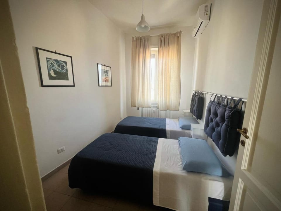 Bedroom, internet