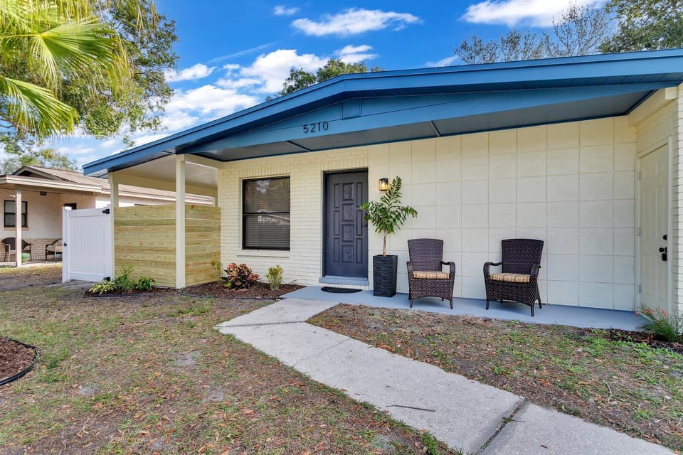 roomstr Oregon Room 1 Bedroom in South Tampa with Shared Full Bathroom & FREE COFFEE Bed and Breakfast in Tampa