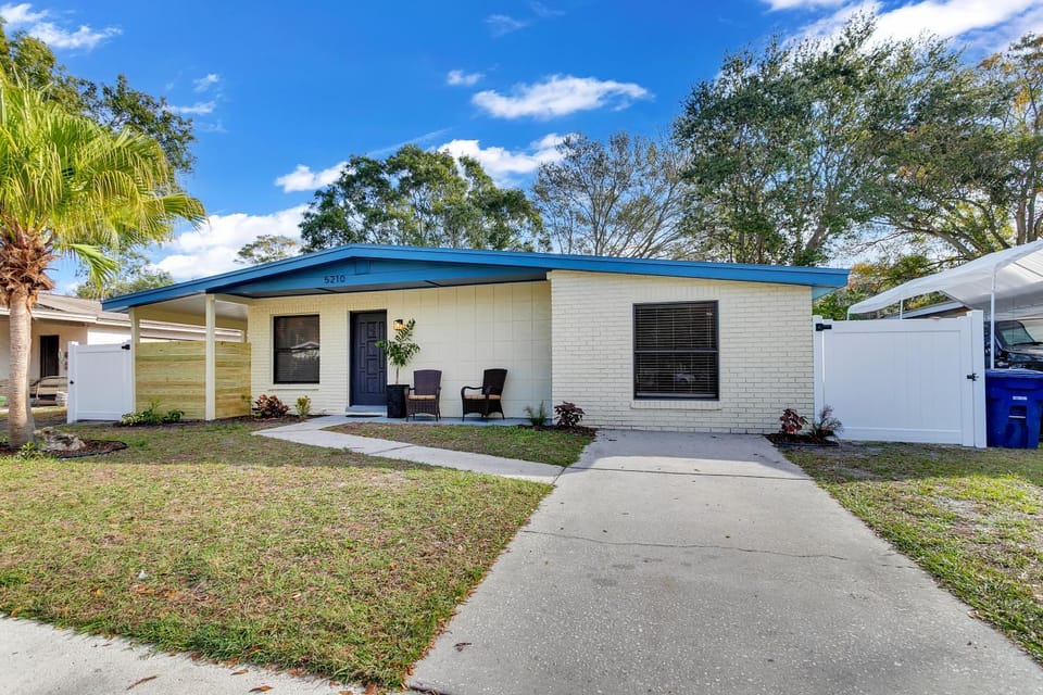 roomstr Oregon Room 1 Bedroom in South Tampa with Shared Full Bathroom & FREE COFFEE Bed and Breakfast in Tampa