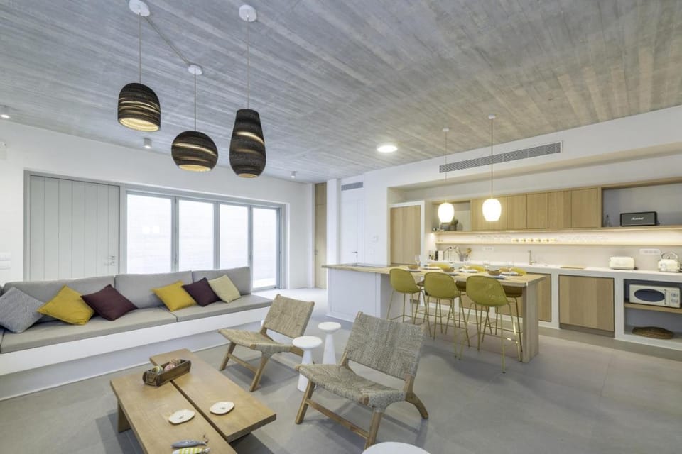 Kitchen or kitchenette, Living room